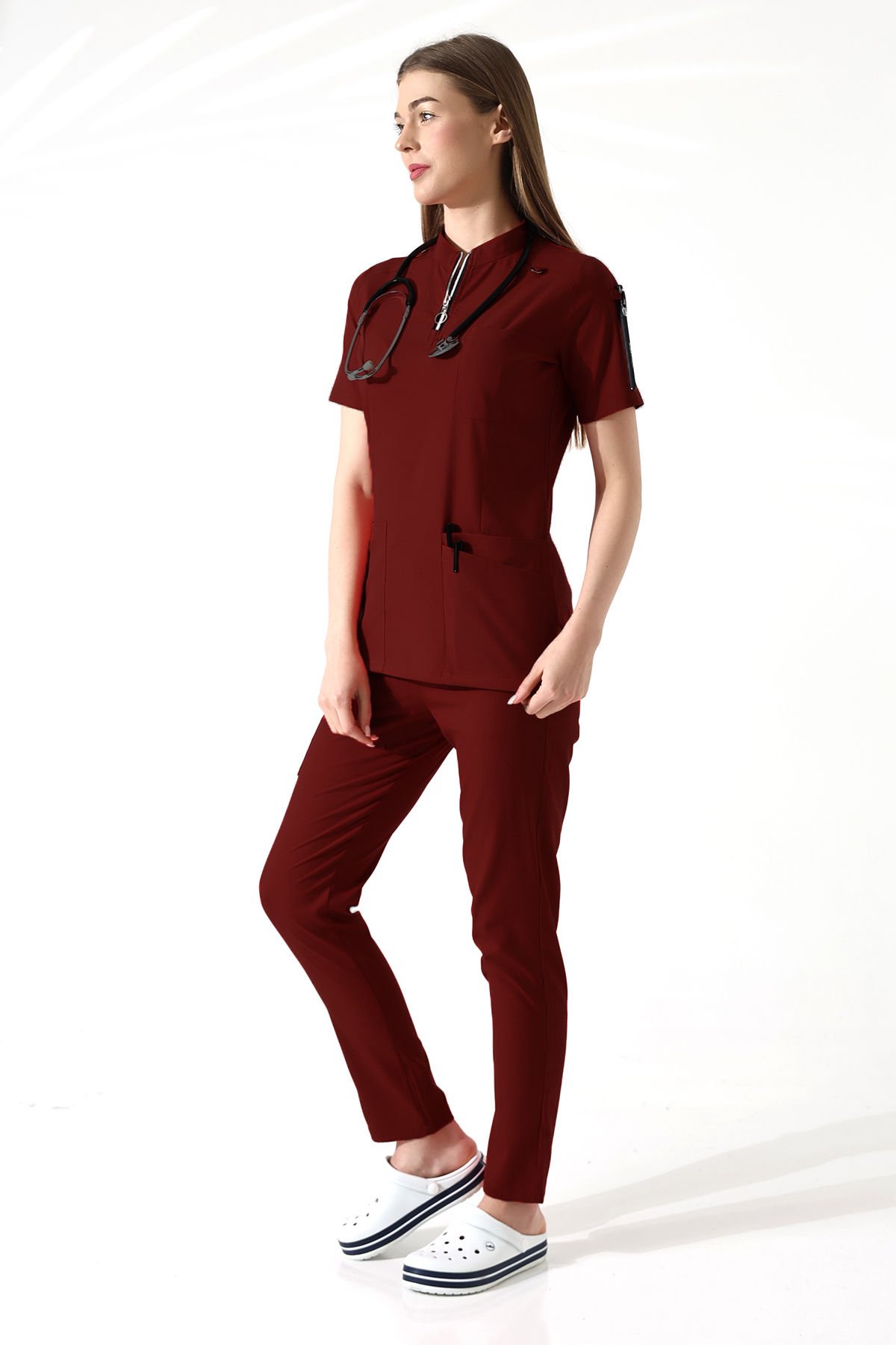 HAKİM YAKA FERMUARLI BORDO LİKRALI SCRUBS TAKIMI