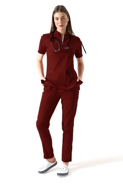 HAKİM YAKA FERMUARLI BORDO LİKRALI SCRUBS TAKIMI