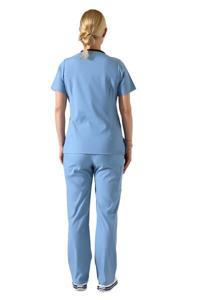 Açık Mavi Likralı Yaka Kuşgözü ve Biye Detaylı Kadın Scrubs Takımı