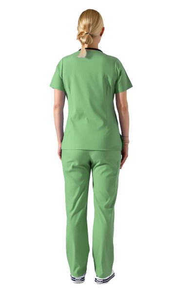 Mint Yeşili Likralı Yaka Kuşgözü ve Biye Detaylı Kadın Scrubs Takımı