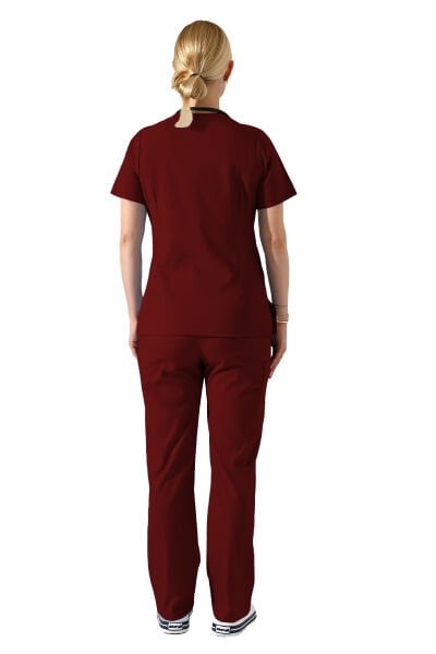 Bordo Likralı Yaka Kuşgözü ve Biye Detaylı Kadın Scrubs Takımı