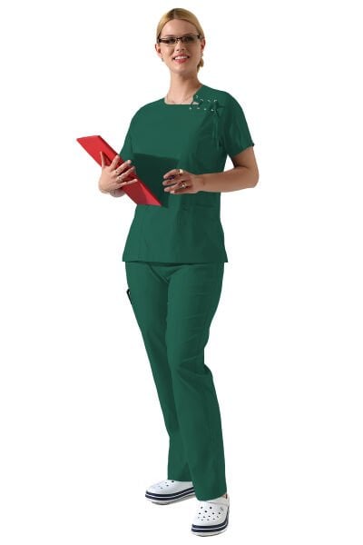 Yeşil Likralı Yaka Kuşgözü ve Biye Detaylı Kadın Scrubs Takımı