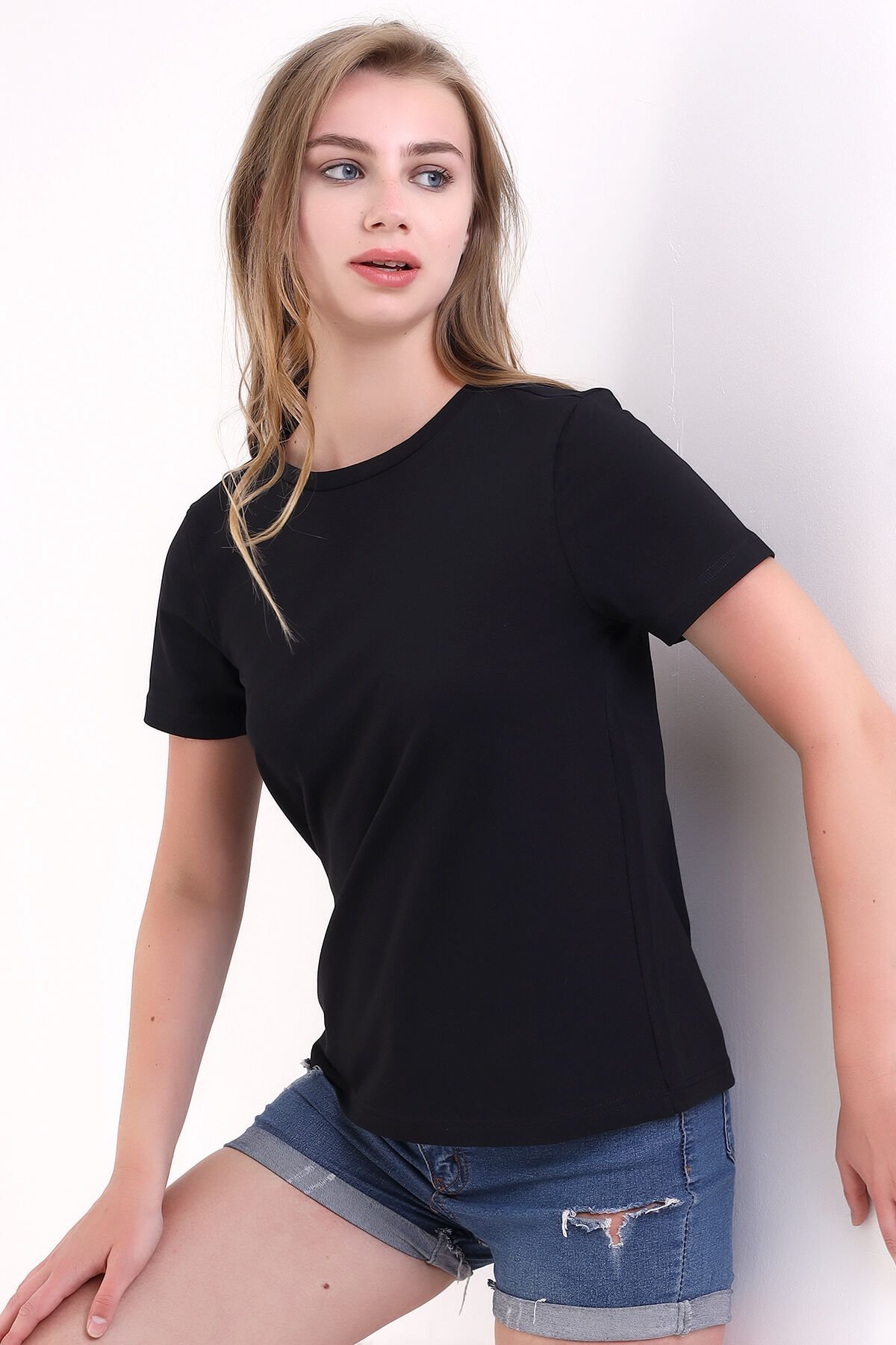 KISA KOLLU SİYAH BAYAN T-SHIRT